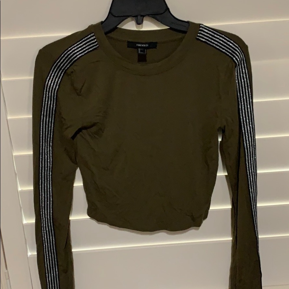 Cropped forever 21 long sleeve tee